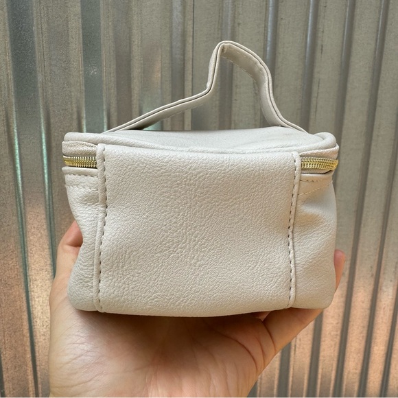 Soft Travel Jewelry Case with Embroidered Initial “D” - Picture 4 of 11